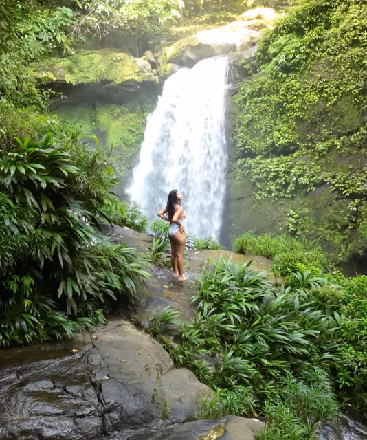 Una cascada escondida en la selva de Bahía Honda, Bocas del Toro